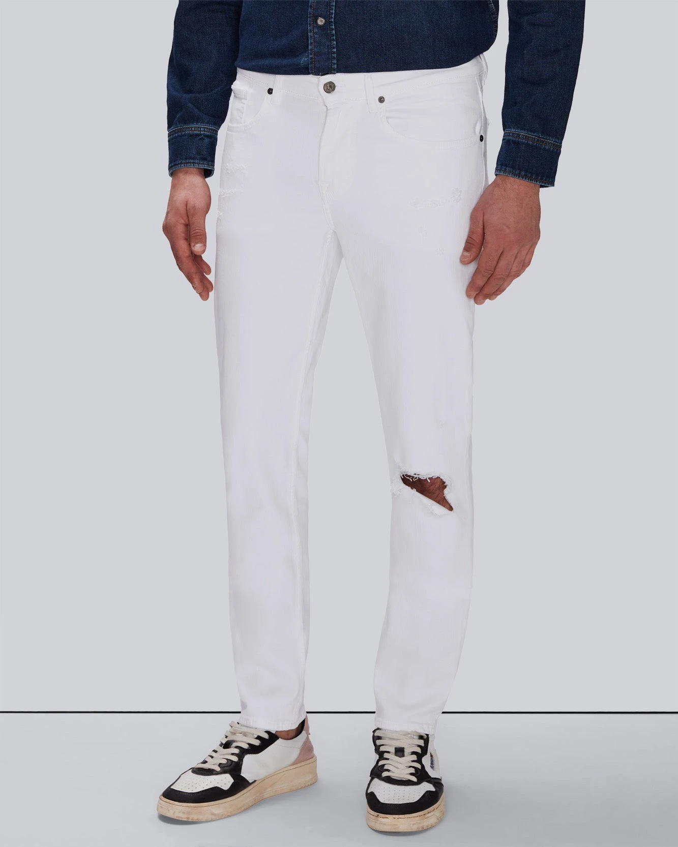 7 For All Mankind EarthKind StretchTek Slimmy Tapered In White 4 7 For All Mankind EarthKind StretchTek Slimmy Tapered In White - Image 2