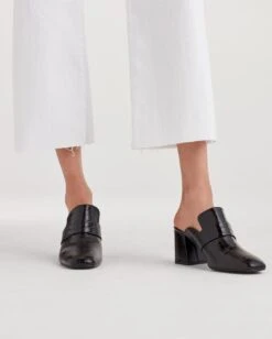 7 For All Mankind Cropped Alexa With Cut Off Hem In White Runway -7 For All Mankind bf43780ab4a54961fc43d989d9783b6c